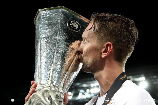 直播海报：霸王归来 何润东助阵苏超宿迁对战南京