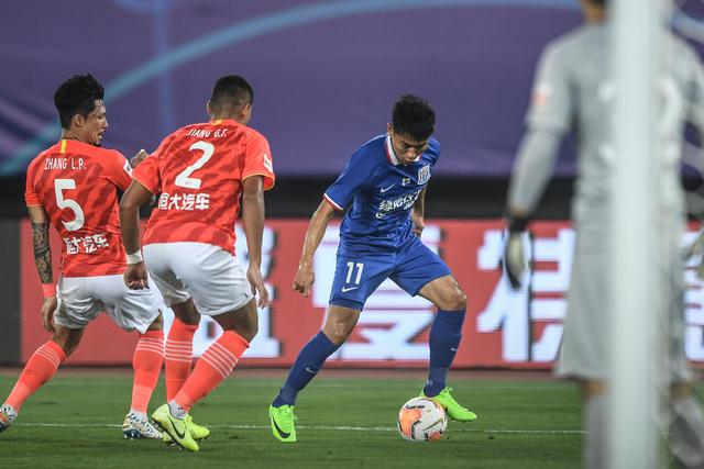 英媒：热刺也有意费耶诺德后卫汉茨科